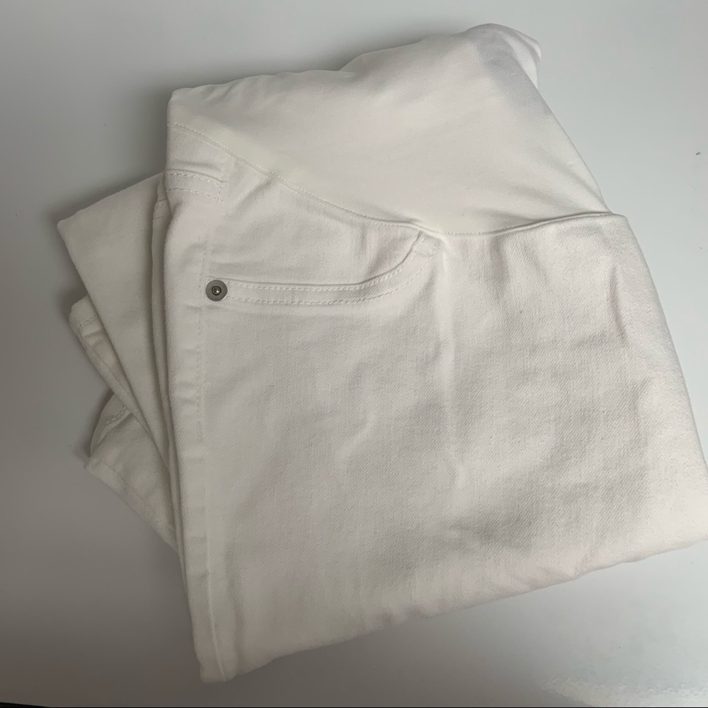 White Skinny Maternity Pants 🤰🏼